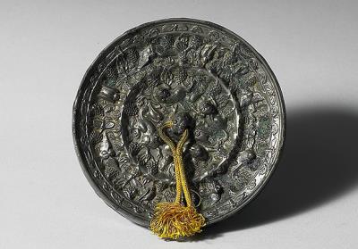 图片[2]-Bronze Mirror with Birds, Lions, Beasts, and Grapevines, high Tang period, 8th century-China Archive